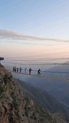 The hanging bridge at Prince Hossam Park in Al-Bahah is attracting people to take a dangerous ride.