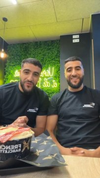 Deux frères, anciens sportifs de haut niveau ont eu une idée après un entraînement : manger de la raclette mais après des recherches en vain. Ils décident de lancer leur recette qu’ils testent d’abord sur Snapchat… ça explose.