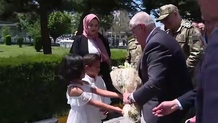 Milli Savunma Bakanı Güler, Van Valiliğini ziyaret etti