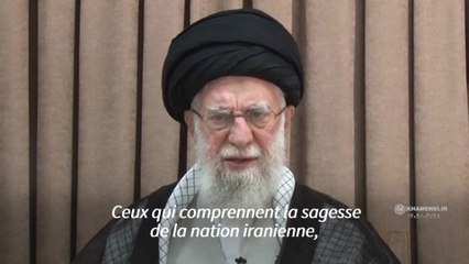 Le guide suprême Ali Khamenei affirme que l'Iran ne se rendra jamais et menace les Etats-Unis