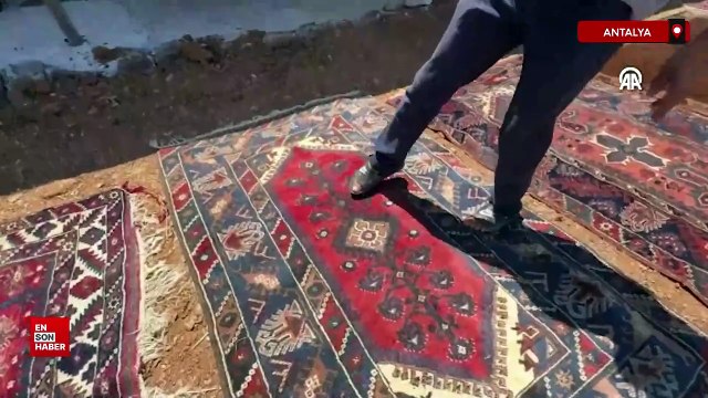 Antalya’nın ‘halı tarlaları’na dokuma halı ve kilimler serilmeye başlandı