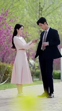 End In her previous life, she was kind and tolerant, but she was framed by a fake daughter and died with hatred. She lived a new life and she no longer wanted to be wronged. She decided to treat the green tea body with the green tea method. She smiled wit