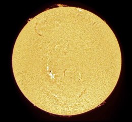 شاهد.. مرصد الختم الفلكي يوثق ألسنة اللهب الشمسية من أبوظبي