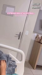 Cette fille fait une déclaration unique à sa petite sœur lors de leur première rencontre