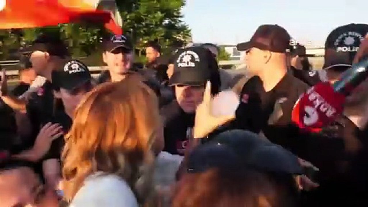 CHP Kadın Kolları'nın yürüyüşüne polis müdahalesi