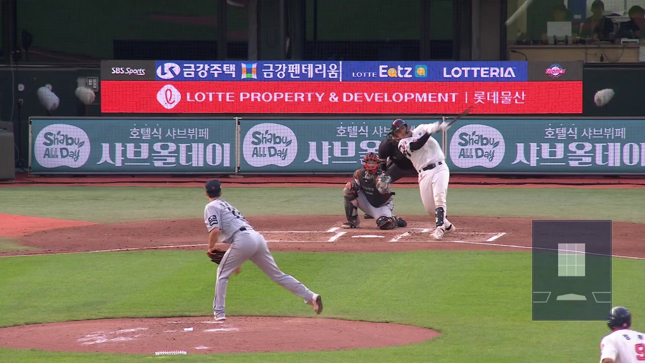 '신인 박재엽 3점포' 롯데, 선두 한화 꺾고 연패 탈출 / YTN