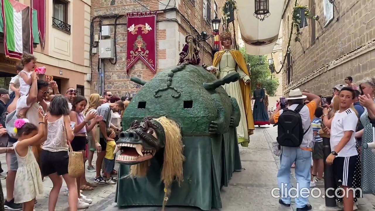 La Tarasca y los gigantones vuelven a alborotar Toledo