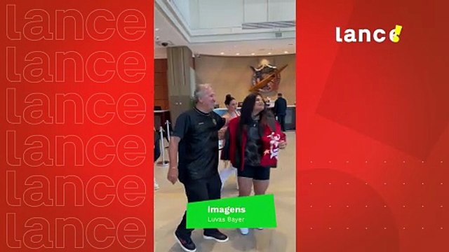 Ídolo do Flamengo, Zico é tietado por torcedores do Rubro-Negro