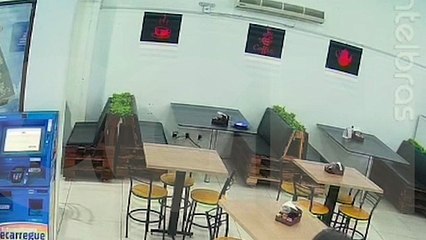 Proprietário pede devolução de celular levado por engano em estabelecimento