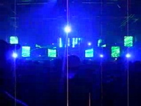 Bassleader 2008 Noize suppressor live salle hardcore