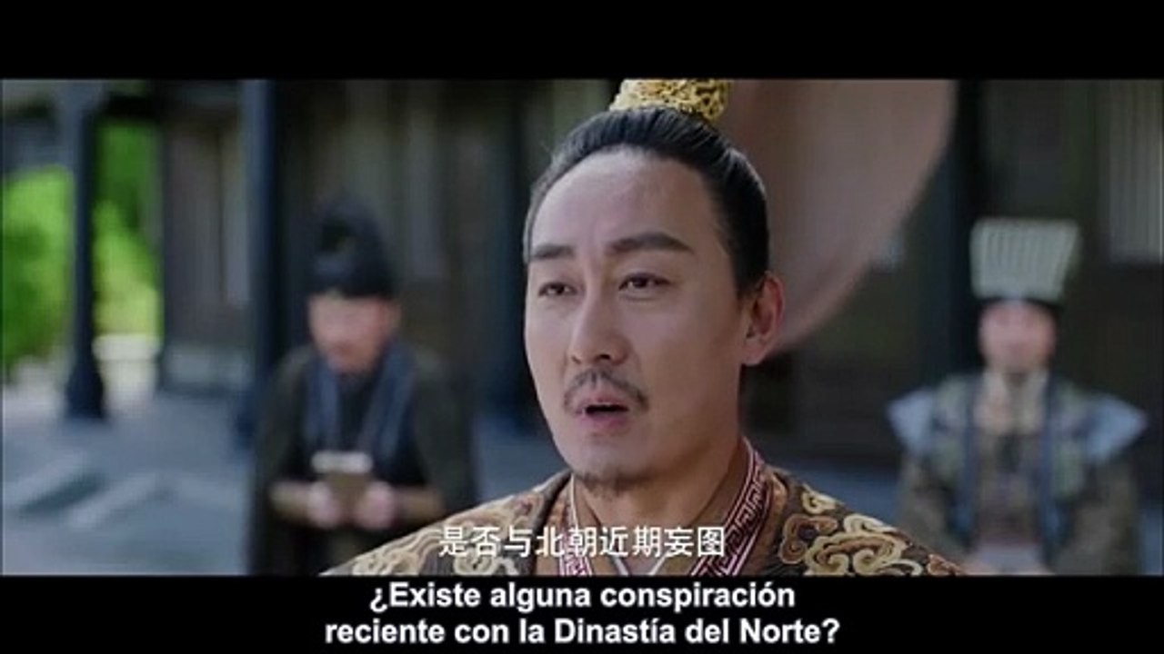 Caminata nocturna de ropa negra