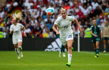 Alessia Russo won't use social media during England's Euro 2025 campaign