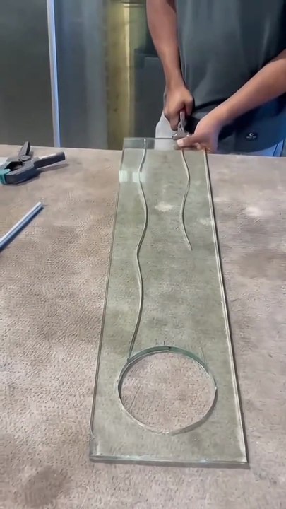 Weirjust way to crack glass#viral video#creative#2025
