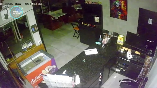 Hamburgueria de Maringá é invadida e tem tablets furtados; população pode ajudar a identificar os criminosos