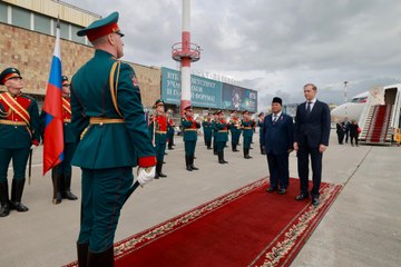 Tiba di St. Petersburg, Prabowo Disambut dengan Upacara Militer Penuh Kehormatan