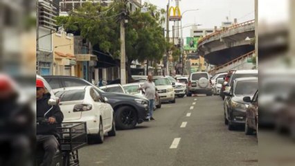 Autoridades impedirán que parqueadores utilicen calles para cobrar