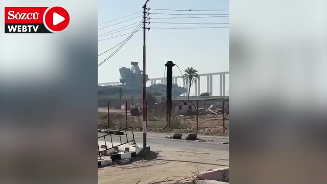 İngiliz uçak gemisi Queen Elizabeth Süveyş Kanalı'nı geçti