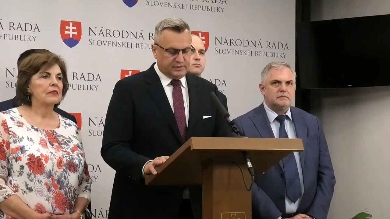 ZÁZNAM: NRSR: Zavedie sa právo na opravu v médiách i tzv. tlačové senáty