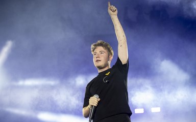 Tormentoni Estivi 2025: Le Canzoni Che Potresti Voler Evitare 🎶