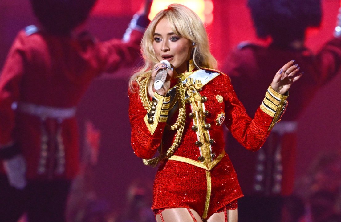 Sabrina Carpenter considers banning phones at her concerts