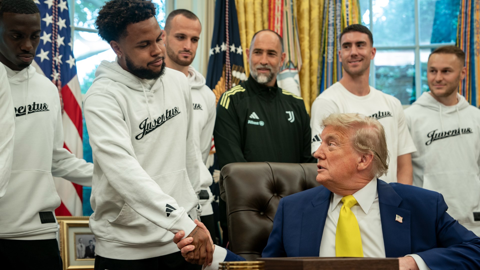 El presidente de Estados Unidos, Donald Trump, recibi� a los miembros del equipo de f�tbol de la Juventus en la Casa Blanca.
