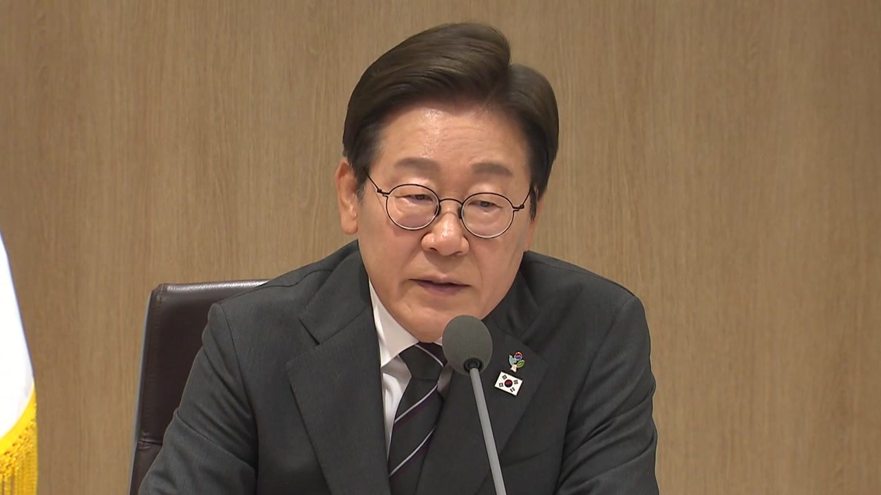 이 대통령 "국가 재정 사용할 때 됐다...취약층 더 지원" / YTN