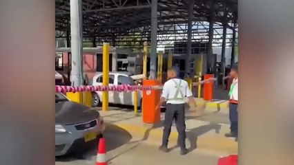 TOTAL IDIOTS AT WORK CAUGHT ON CAMERA.temp