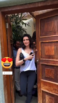 Bollywood actresses Jacqueline Fernandez and Karishma Tanna dine at Cafe Bandra in Mumbai 🍴👠💃 #jacquelinefernandez #karishmatanna #bollywood #actress #bollywoodactresses #actresses #bollywoodupdates #fashion #bollywoodactresses