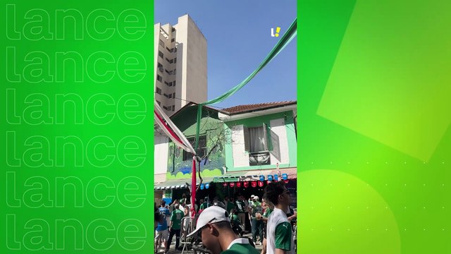Torcida do Palmeiras faz festa nos arredores do Allianz Parque antes de jogo do Mundial