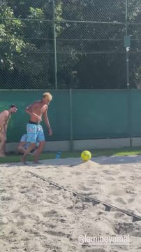 NEYMAR y LAMINE YAMAL se DIVIERTEN juntos JUGANDO al FÚTBOL PLAYA en BRASIL