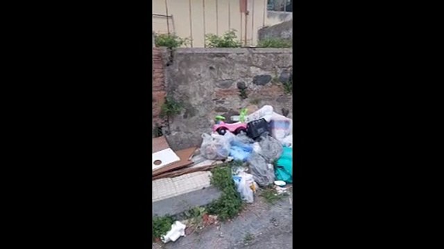 Via Arte della Stampa, la vergogna dei rifiuti nel cuore di Messina