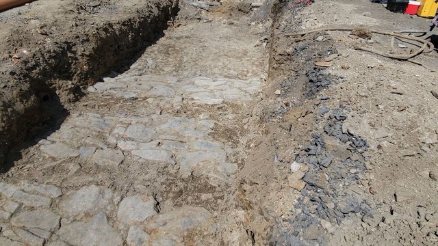 Une voirie médiévale mise au jour sous la rue Saint-Martin à Tournai