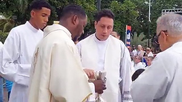 Monseñor Ozoria ora por los inmigrantes y llama a respetar su dignidad