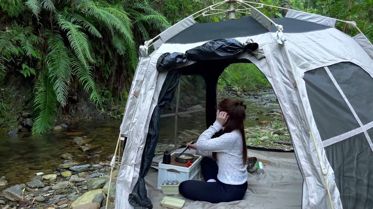 Camping girl anlone deep in the forest part 2