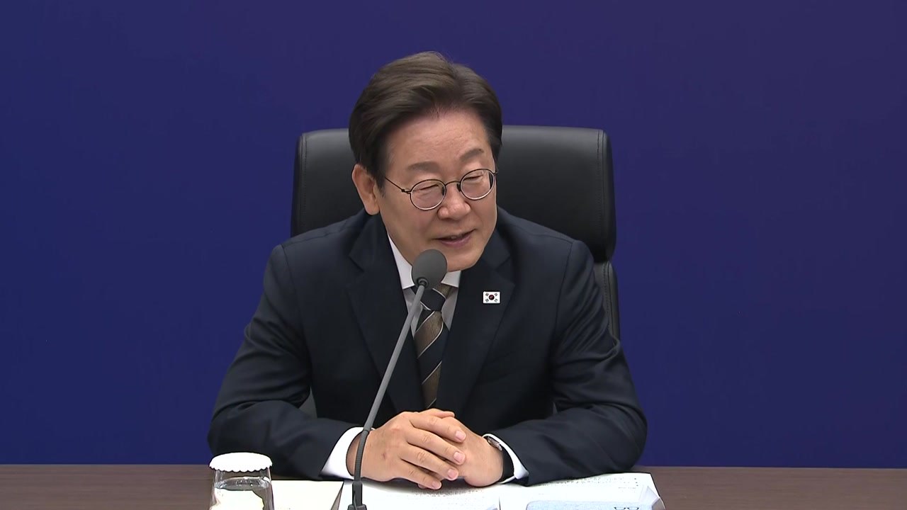 이 대통령, AI 데이터센터 출범식 참석…최태원 등과 간담회 / YTN
