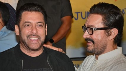 Aamir-Salman ने एक-दूजे को लगाया गले, खुश हुए फैन्स