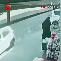 Arnavutköy'de sokak ortasında boşanma aşamasındaki eşini darbetti