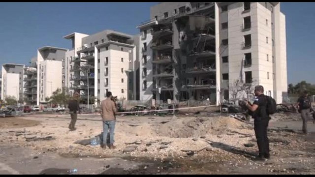 Missili iraniani su Be'er Sheva, auto ed edifici distrutti