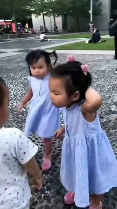 Cute baby's new viral funny video 😂📸 siblings viral video 😍📸 funny baby 😂🍼#shorts #shortvideos #viralvideos #viralshorts #funnyvideos #funny #comedy #kids #siblings #baby #love #care
