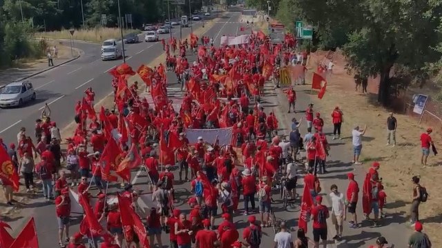 Il video dei diecimila metalmeccanici in tangenziale a Bologna