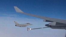 動画：RAFのボイジャーが共同訓練中に英タイフーンと仏ミラージュ2000に空中給油