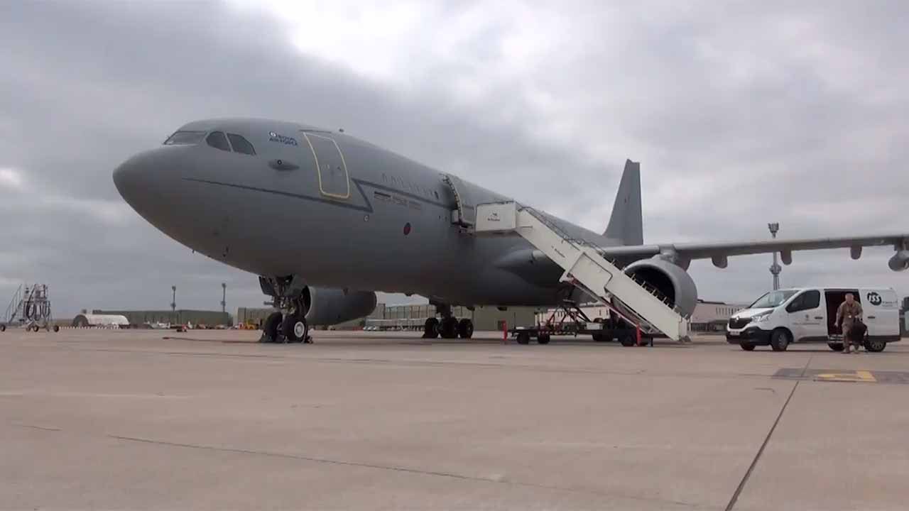 Video: raf-flugzeuge von pro-palästinensischen aktivisten auf britischem luftwaffenstützpunkt beschädigt