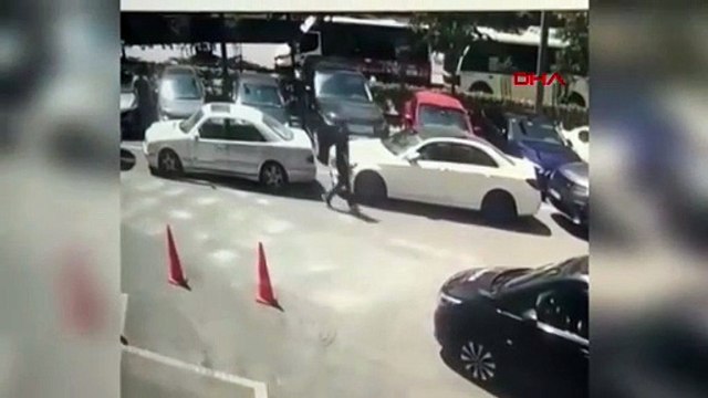 Bakırköy’de hastane bahçesinde saldırıya uğrayan kişi hayatını kaybetti; saldırı anı güvenlik kamerasında