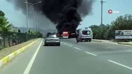 Alevlere teslim olan yolcu minibüsü küle döndü