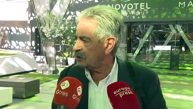 El Rey Juan Carlos, feliz, disfruta de su pasión por el mar con la infanta Margarita