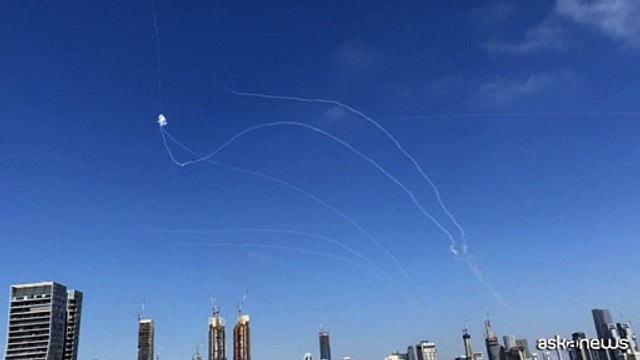 Nuovo attacco dell'Iran su Israele, missili intercettati su Tel Aviv