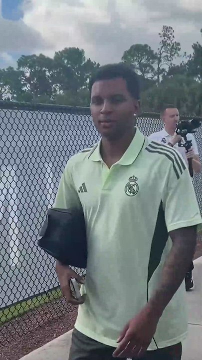 El REAL MADRID llega al ENTRENAMIENTO previo al CHOQUE del MUNDIAL frente al PACHUCA