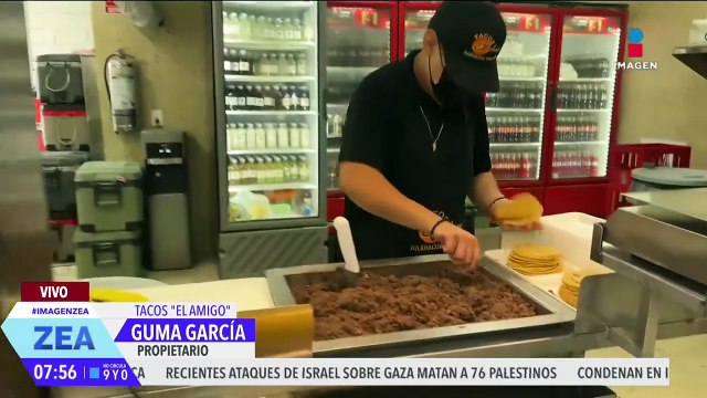 Gerardo Burgoa desayuna tacos de Barbacoa en Monterrey, Nuevo León