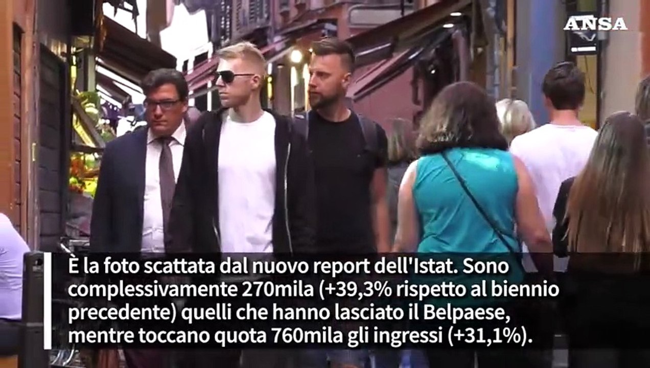 In Italia e' record di espatriati e immigrati
