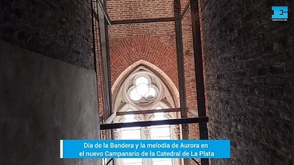 Alta en el cielo... El campanario de la Catedral y una melodía especial pintada de celeste y blanco